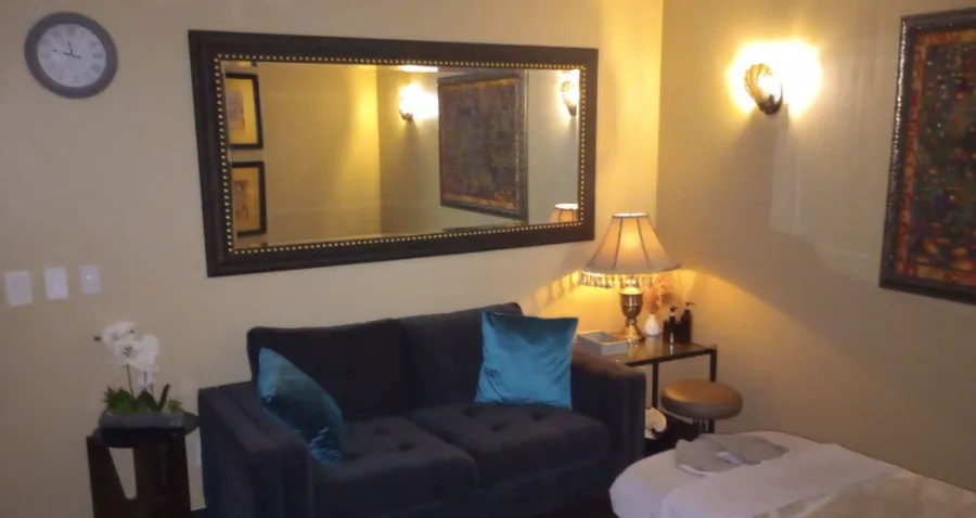 Couples suite — side-by-side tables